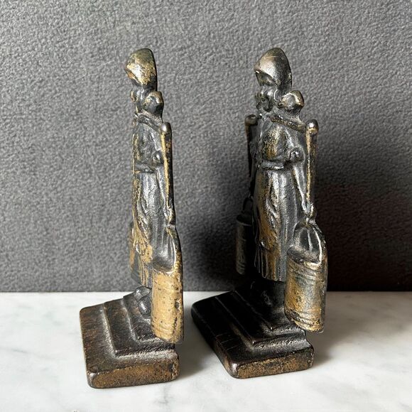 Vintage Dutch Milk Maid Bookends Cast Iron Dutch Girl with Milk Pails Door Stop - Picture 4 of 10